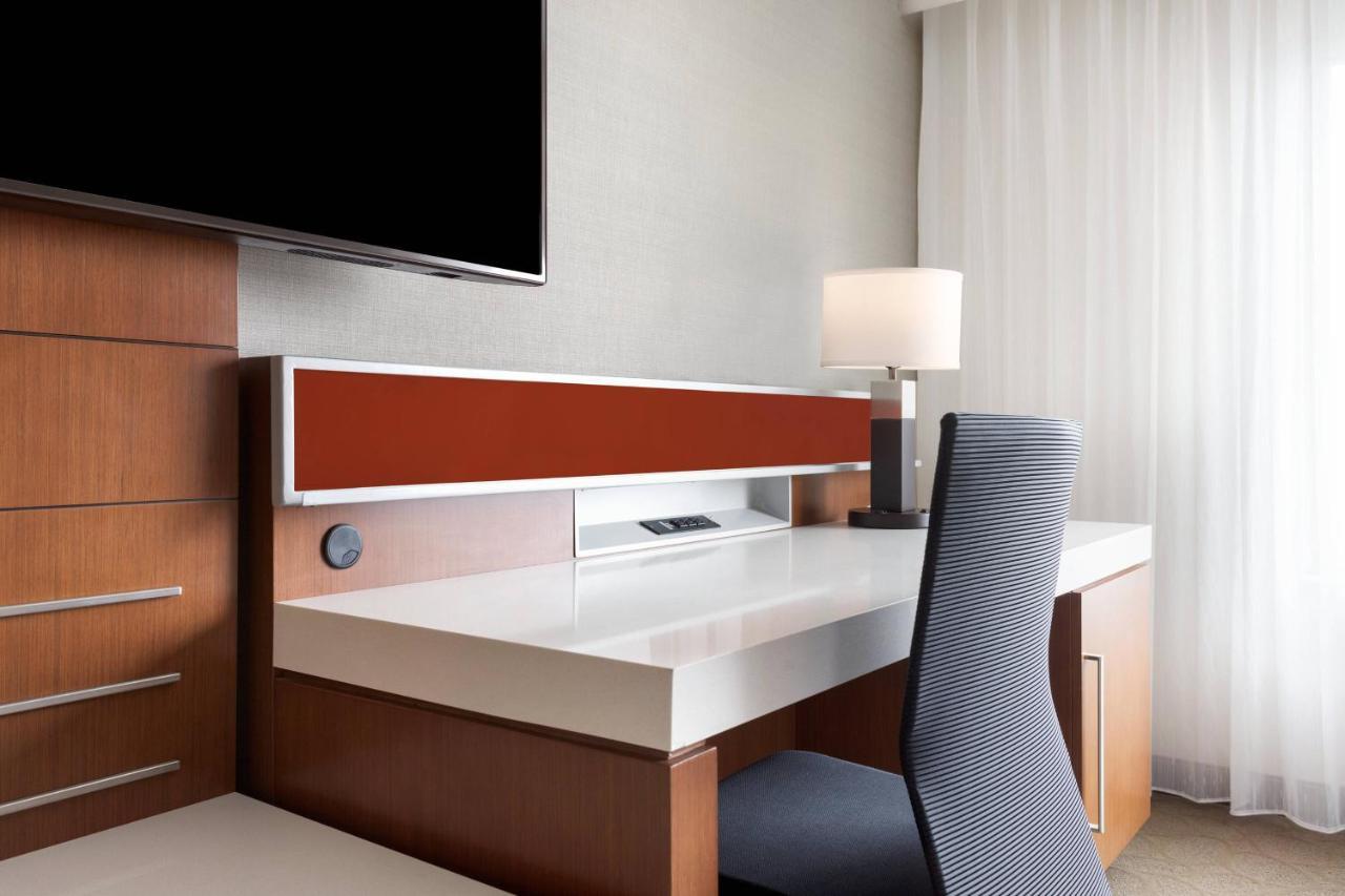 Delta Hotels By Marriott Indianapolis Airport Esterno foto