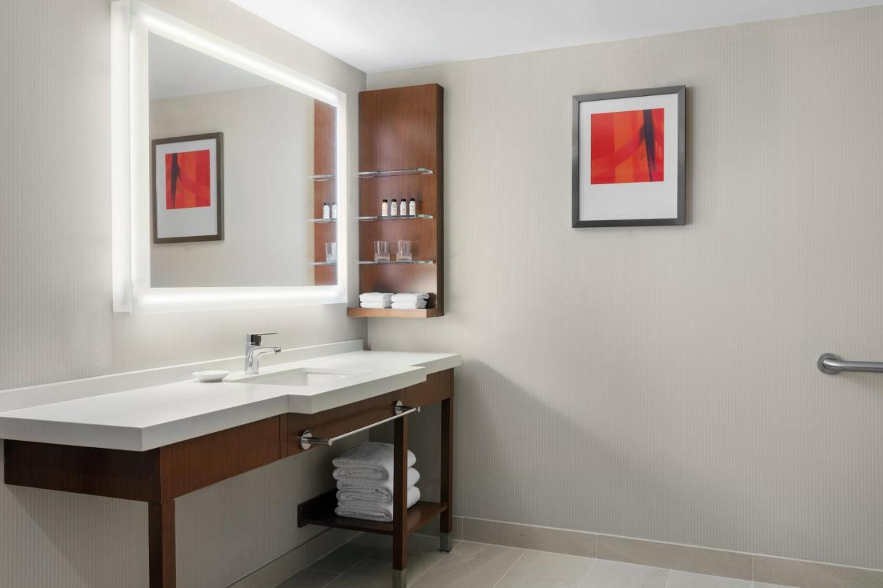 Delta Hotels By Marriott Indianapolis Airport Esterno foto